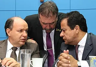 Inicia rachada e com ameaça de abandono CPI para apurar JBS no Estado