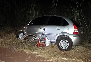 Homem tenta atravessar pista de bicicleta e morre atropelado