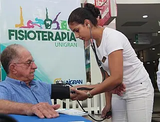 Ação educativa da Unigran no dia mundial da água no shopping