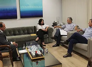 Délia pede ajuda de Zé Teixeira para conseguir mais obras com Reinaldo