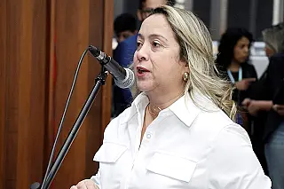 Lia Nogueira fortalece ensino com emendas parlamentares