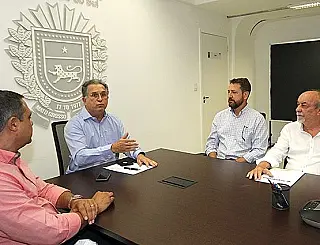 Governo se reúne com Sinpetro e congela pauta fiscal da gasolina