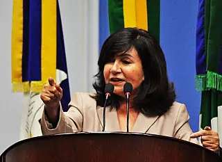 Após audiência sobre moradia, Délia e Dirceu mudam leis