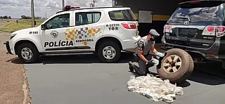 Mulheres são flagradas com 1,1 milhão de reais dentro de estepe