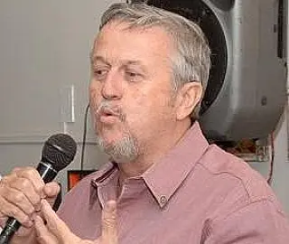 Campione disputa a presidência da Aced