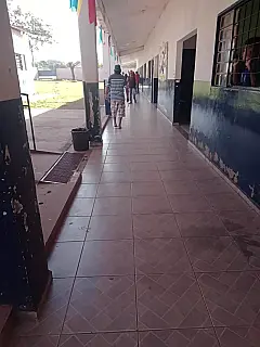 Idoso invade escola com facão e provoca terror