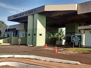 Militares são baleados em frente ao CMO na Capital