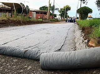 Estado conserta rodovias usando colchão drenante para evitar formação de borrachudos