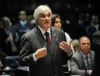 Delcidio usa decisão sobre Dilma para pleitear direitos políticos no STF