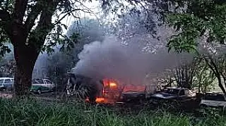 Incêndio destrói veículos da prefeitura