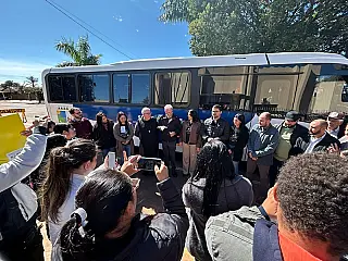 Geraldo entrega micro-ônibus para Assistência Social