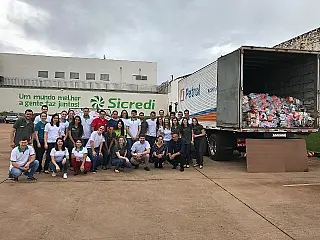 Sicredi arrecada cestas básicas para colaborar com famílias carentes