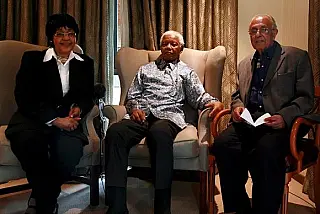 Ahmed Kathrada, ex-companheiro de cela de Nelson Mandela morre aos 87 anos