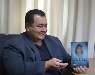 Antonio Carlos Ruiz relata carreira de 30 anos em livro de poesias que homenageia mãe