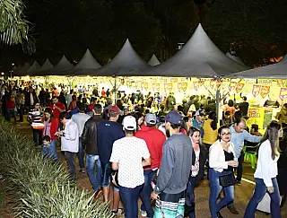 Festa Junina levou milhares de pessoas à praça Antônio João