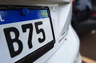 Junho é mês de licenciar veículos com placas terminadas em 4 e 5 em MS