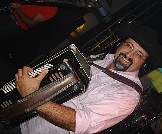 Festa Junina tem Marlon Maciel hoje na praça