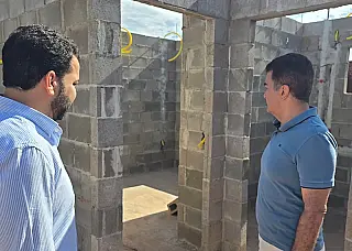 Prefeitura vistoria construção de 198 casas