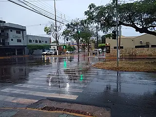 Segunda-feira amanhece com chuva fina e declínio de temperatura