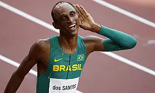 Alison dos Santos vence prova dos 400 m com barreiras na Noruega