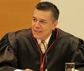 Desembargador diz que enfrenta dificuldades com processo 'sofrível e capenga' do MP