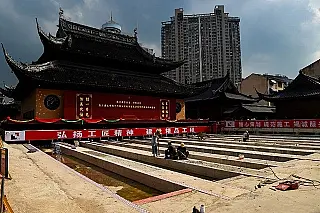Operação desloca em 30 metros templo chinês de 2 mil toneladas