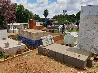 Corpos de bebê e adolescentes foram furtados em cemitério