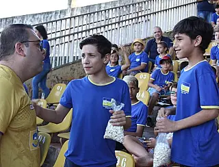 Crianças da Reme veem classificação do DAC