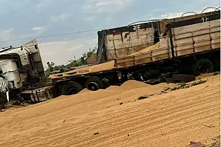 Motorista morre em colisão entre duas carretas em rodovia de MS