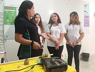 Alunos do Sesi desenvolvem máquina para ajudar catadores de papel