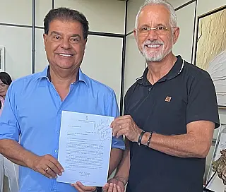 Nelsinho recebe pedido de veículo para atender AAGD