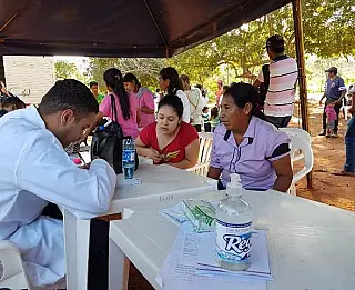 Ação conjunta da UCP com JCI leva assistência à comunidade paraguaia