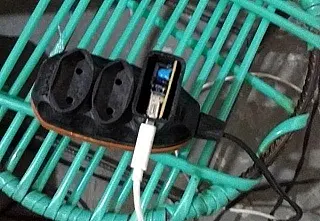 Descarga elétrica mata mulher em Pernambuco após colocar celular para carregar