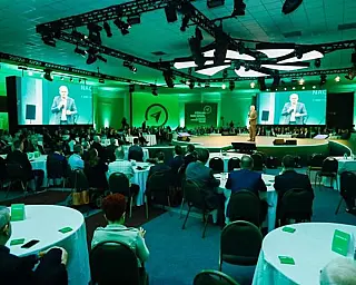 Sicredi debate 2025 em fórum nacional de presidentes