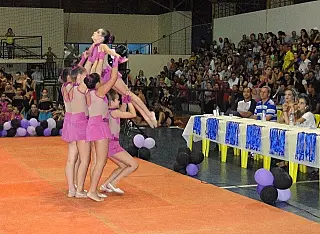 Festival de Ginástica Rítmica é realizado no ginásio municipal