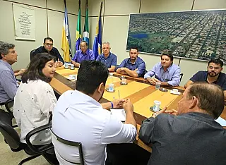 Vereadores protocolam documento ao Governo para melhorias em avenida