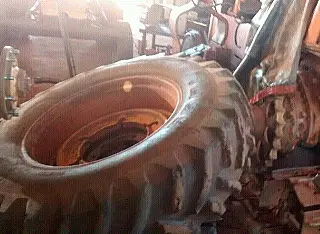 Roda de trator cai sobre mecânico em Bataguassu