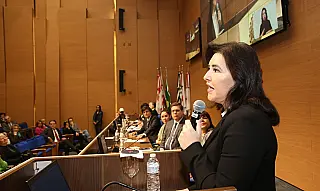 Simone Tebet quer o fim da reeleição e do orçamento secreto