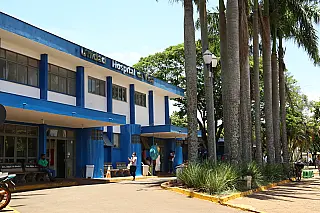 Médicos cobram salários atrasados