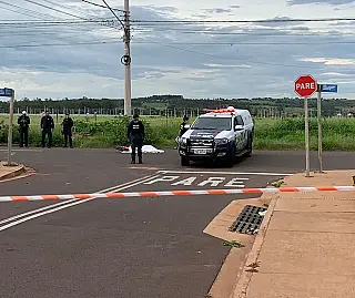 Menina de 7 anos morre ao ser atropelada por caminhão enquanto passeava de bicicleta