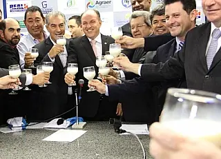 Brinde com leite ao anúncio de redução de ICMS da produção