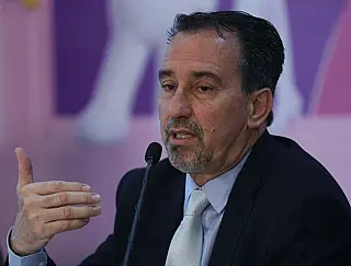 Ministro sugere que formados pelo Fies substituam cubanos no Mais Médicos