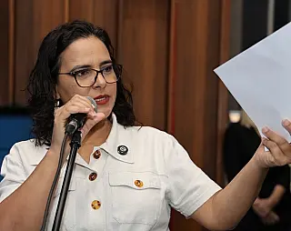 Gleice alerta sobre prazo para convocar professores