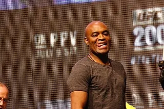 Anderson Silva substitui Jon Jones neste sábado pelo UFC