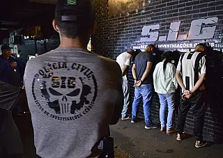 Polícia apresenta suspeitos da morte de médico