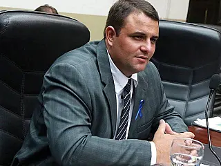 Carlito do Gás promete esforço redobrado para segunda metade do mandato