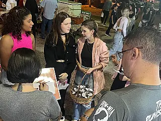 Acadêmicos da Unigran testam novidades da culinária em feira