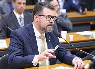 Projeto de Pollon proíbe menores em eventos do orgulho gay