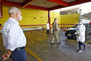 Drive Thru de Dourados aumenta número de exames da Covid para 60 pessoas diariamente