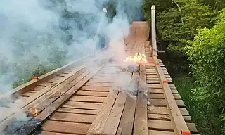 Incêndio criminoso danifica ponte de madeira que dá acesso a atrativos turísticos em Bonito
